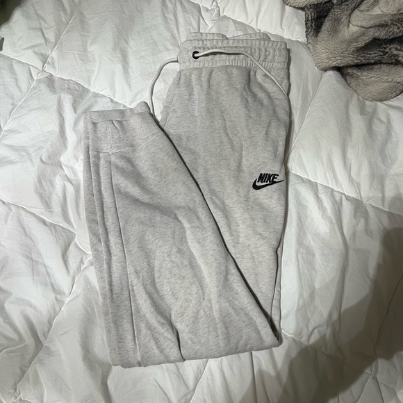 nike joggers - Picture 2 of 2